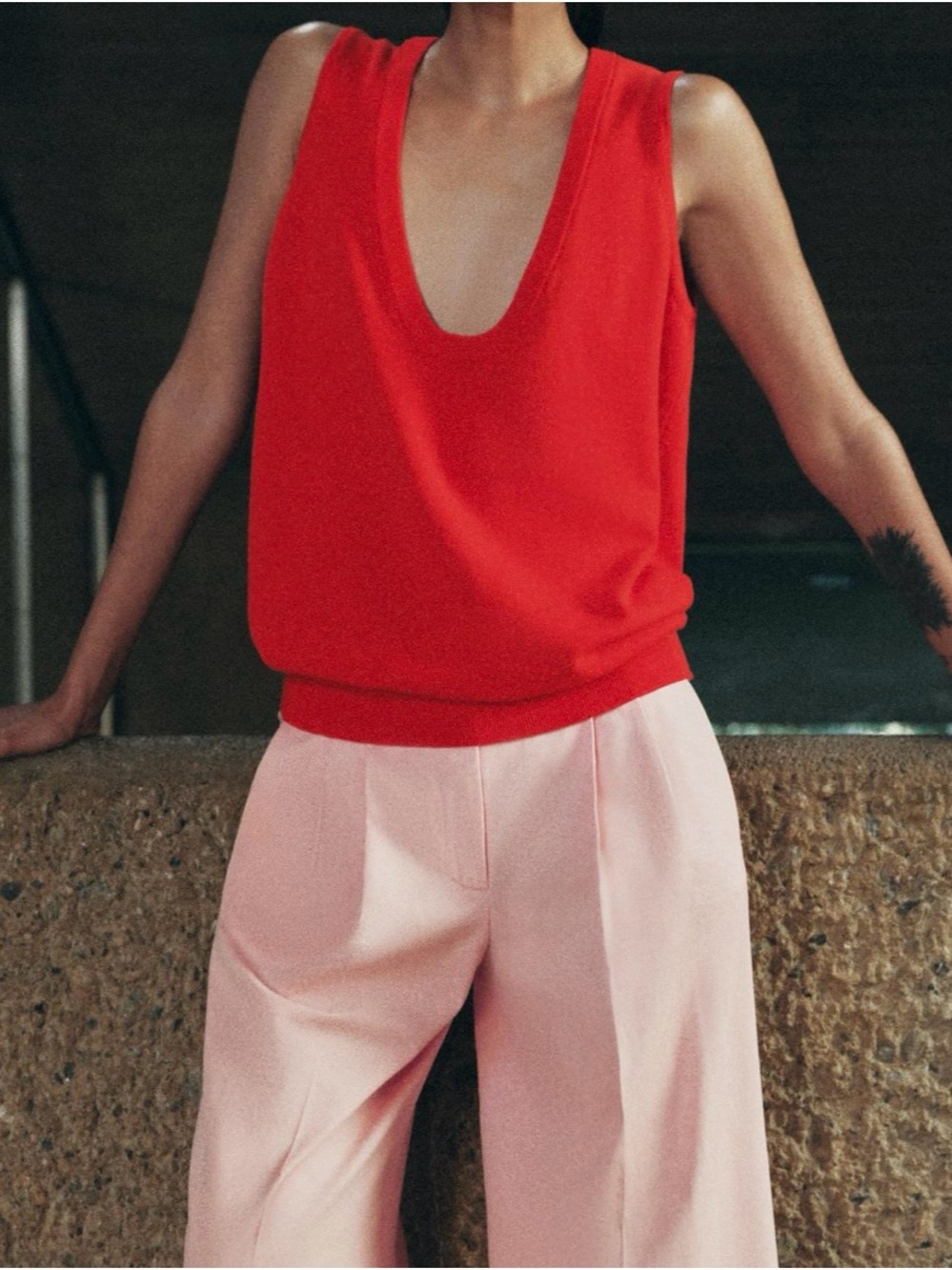 Zara Red Sleeveless Knit V-Neck Top - Picture 3 of 4